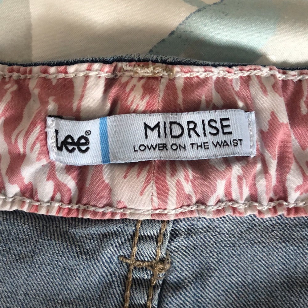 Lee Women’s Midrise Jean Shorts - Picture 4 of 5